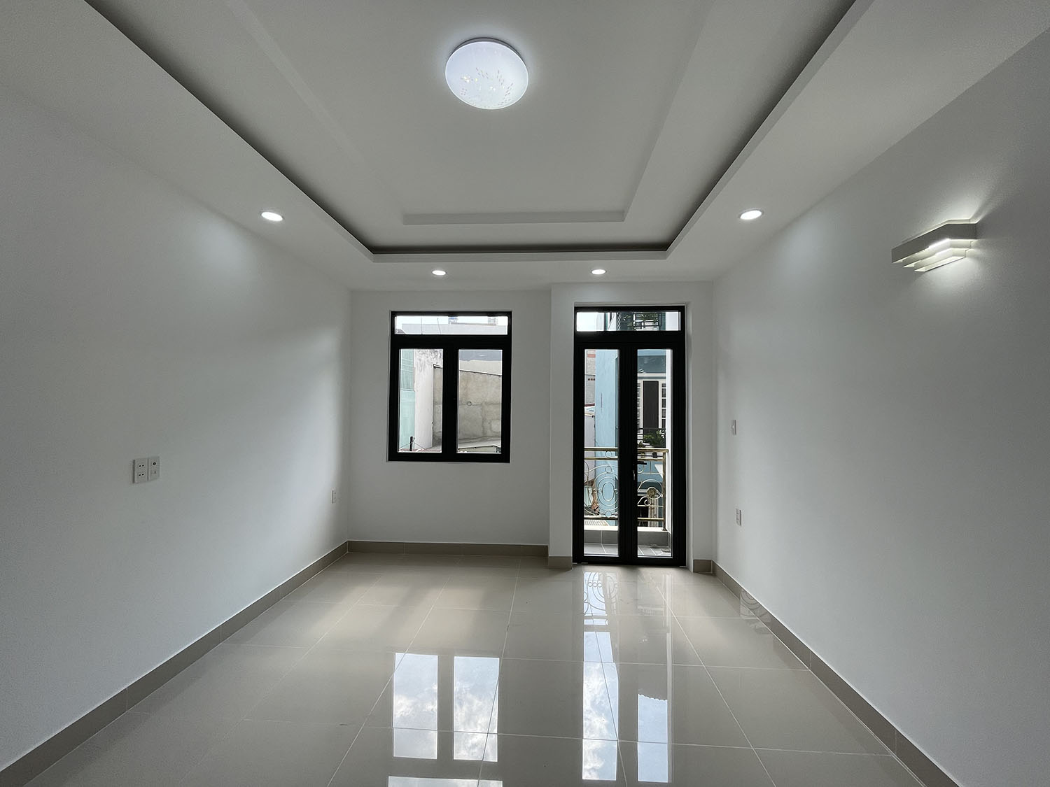 Tuyệt phẩm 3 lầu (4x15) 6 phòng t.kế Singapore, mới xây dựng, hẻm đẹp Phan Đình Phùng - gần PXLong